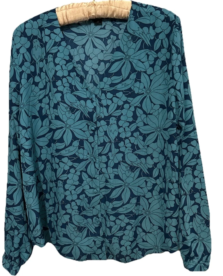 Blusa Camisa Top Marca Attention L Azul Estampado Floral y Pájaro Sedosa Con Botones Foto 1 de 4