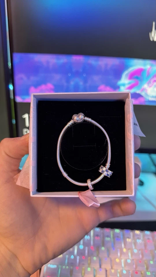 PANDORA Herz-Armband Mit 2 Charms und Orginal Verpackung - Bild 1 von 4