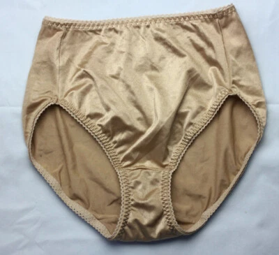 Bragas beige satinadas estilo 48-001 de Vassarette - talla mediana Foto 1 de 4