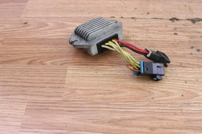 Polaris RMK AXYS PRO 800 DC 2017 LED regulador de voltaje Foto 1 de 4