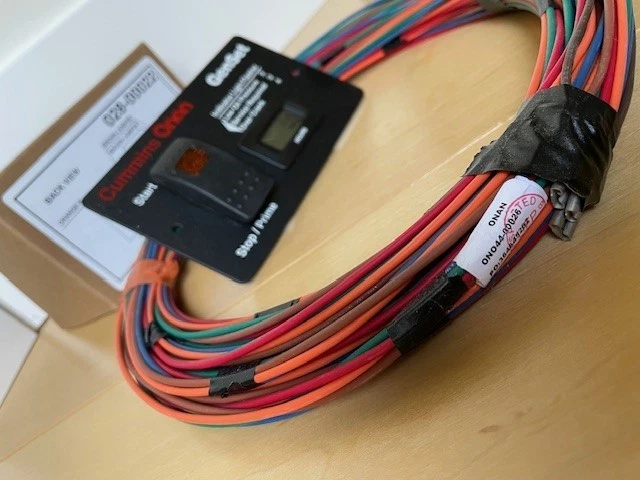 028-00022 PANEL REMOTO DIGITAL CUMMINS ONAN Y ARNÉS REMOTO 044-00026 25" Foto 1 de 3