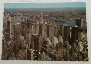 Aerial View New York City. Postcard (R2) - Picture 1 of 2
