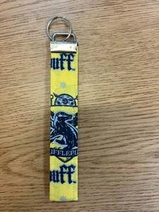 Handgefertigter Schlüsselanhänger Armband Harry Potter Hufflepuff - Bild 1 von 1