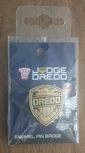 2000 AD Richter Dredd Schild Emaille Pin Anstecker Brandneu - Bild 1 von 1