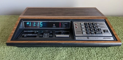 **WORKING ** RECAPPED ** General Electric 7-4885 Alarm Clock Radio (GE, digital) Cover