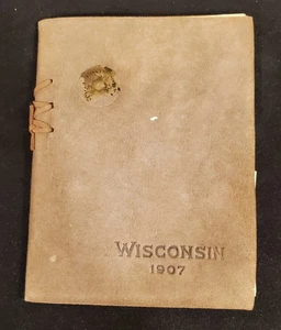 Programa de graduación cubierto de cuero de la Universidad de Wisconsin 1907 (archivo #5) - Imagen 1 de 21