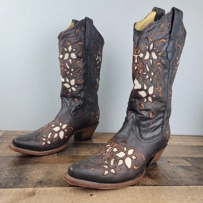 Botas vaqueras occidentales bordadas florales con incrustaciones marrones Corral R2494 para mujer talla 8M Foto 1 de 4