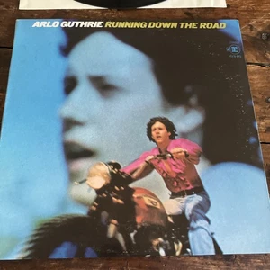 Arlo Guthrie Running Down The Road vinyl record LP VTG 12" album 33 RPM, EX - Imagen 1 de 10
