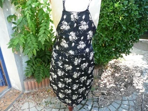 un tablier anciens de cuisine à décors fleuri - Foto 1 di 8