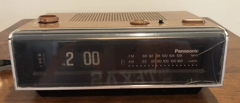 Panasonic RC-6040 Flip Clock Alarm Radio Vintage 1970s For Parts Or Repair AS IS Cover