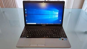Samsung Serie 3 NP300E5C | Intel Celeron B820 | 15,6 " | RAM 4 GB | HD 500 GB - Foto 1 di 8