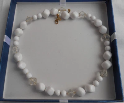 COLLANA GIROCOLLO FIRMA MONET SFERE BIANCHE E TRASPARENTI - Immagine 1 di 4