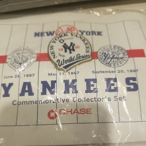 1996 world series lapel pin new York Yankees chase bank 96 ws pin - Picture 1 of 1