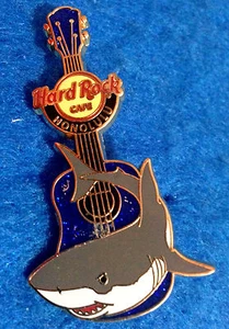 GUITARRA ACÚSTICA HONOLULU HAWAIIAN GREAT WHITE SHARK BLUE Hard Rock Café PIN LE - Imagen 1 de 1