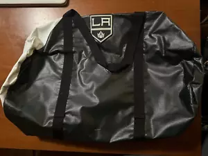 RARE LOS ANGELES KINGS 17" BANNER DUFFEL BAG BLACK & WHITE GAME USED - Picture 1 of 2