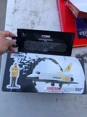CORGI JAMES BOND 65401 SPACE SHUTTLE - Image 1 of 4