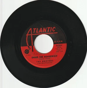 The Drifters Under the Boardwalk / I Don't Want To Go On Without You 7" Vinyl 45 - Imagen 1 de 2