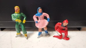 Lot of VINTAGE LEAD METAL ICE SKATERS by BARCLAY 1940/50's Man Woman - Picture 1 of 9
