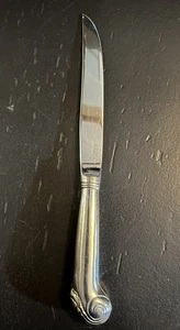 1 Kirk Stieff Williamsburg Royal Shell Steak Knife 18/8 Stainless - Picture 1 of 8
