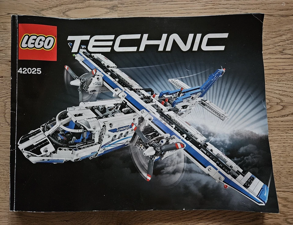 LEGO Technic 42025 Frachtflugzeug mit Anleitung - Bild 1 von 1