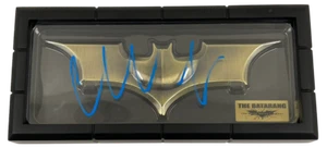 CHRISTIAN BALE SIGNED THE DARK KNIGHT RISES BATMAN BATARANG AUTOGRAPH BECKETT 11 - Picture 1 of 9