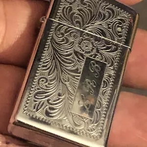Accendino Zippo Veneziano Vintage 1978 Inciso L A B - Foto 1 di 10