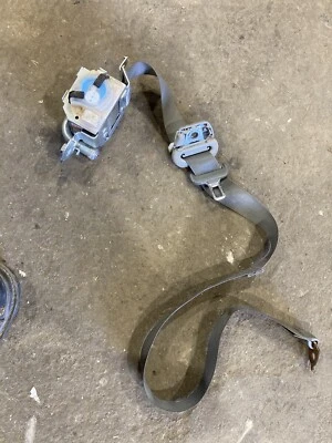 Натяжитель переднего ремня безопасности для пассажира 2006-2007 Ram 1500 2500 3500 4 двери - Изображение 1 из 2