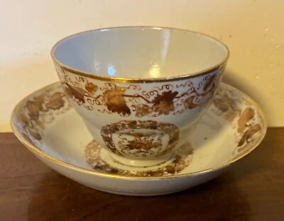 Antigua taza de té y platillo de porcelana de exportación china de principios del siglo XIX vid de uva 1810 Foto 1 de 4