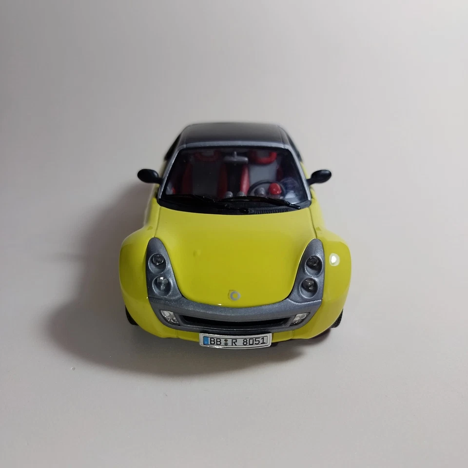 Smart Roadster 1/24 Burago Diecast Modellino Auto Bburago Made In Italy  - Immagine 1 di 4