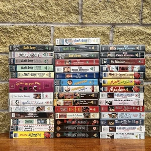 VHS Videokassette Konvolut Restposten - X42 BRITISH COMEDY 80er und 90er TV SHOWS UK - Bild 1 von 4
