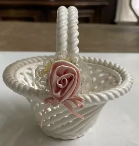 Vintage 1985 Enesco Ceramic White Lattice Basket With Handle Very Pretty - Picture 1 of 7