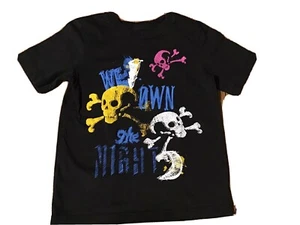 GAP KIDS  LICENSED TEE SHIRT WE OWN THE NIGHT SIZE XS 4-5 SKULL & CROSS BONES - Picture 1 of 4
