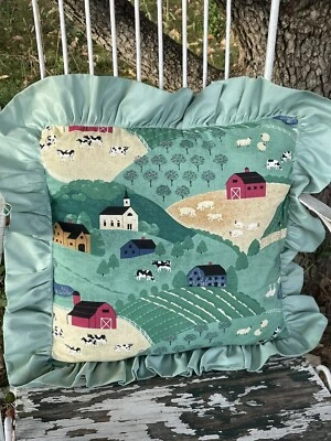 VINTAGE Primitive SALTBOX HOUSE Sheep Cows Pigs Down on the Farm Pillow❤️sj3j5 - Image 1 of 4