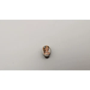 Vintage Porzellan Portrait Clip-On viktorianische Dame, handbemalt Gold Akzente - Bild 1 von 2