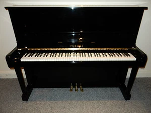 YAMAHA U1A UPRIGHT PIANO AROUND 30 YEARS OLD AMAZING SOUND WITH 5 YEAR GUARANTEE - Foto 1 di 2