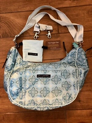 Bolsa de fraldas floral azul "Oasis Roll" nova com etiquetas Petúnia Pickle Bottom Touring Tote  - Imagem 1 de 4
