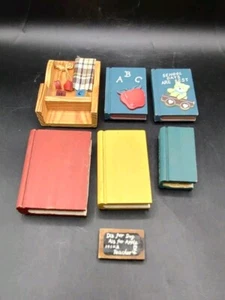 Vintage 1980er sieben hölzerne Kühlschrankmagnete mit Schulmotiven - Bild 1 von 7