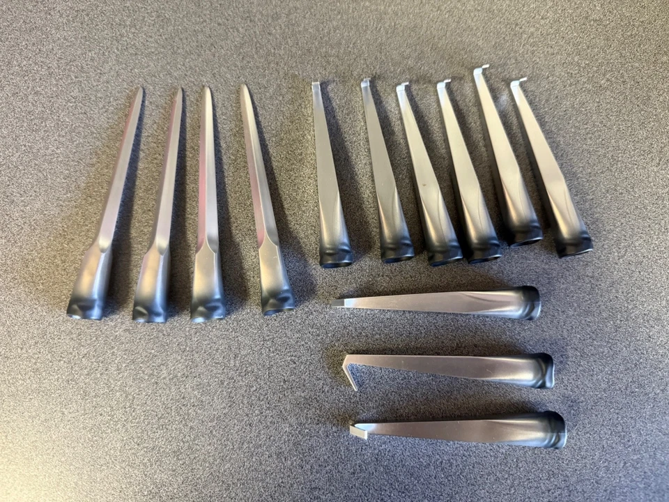 HOT TOYS 1/6 MMS774 T-1000 TERMINATOR 2 JUDGEMENT DAY - METALLIC HAND FORMS SET - Image 1 of 1