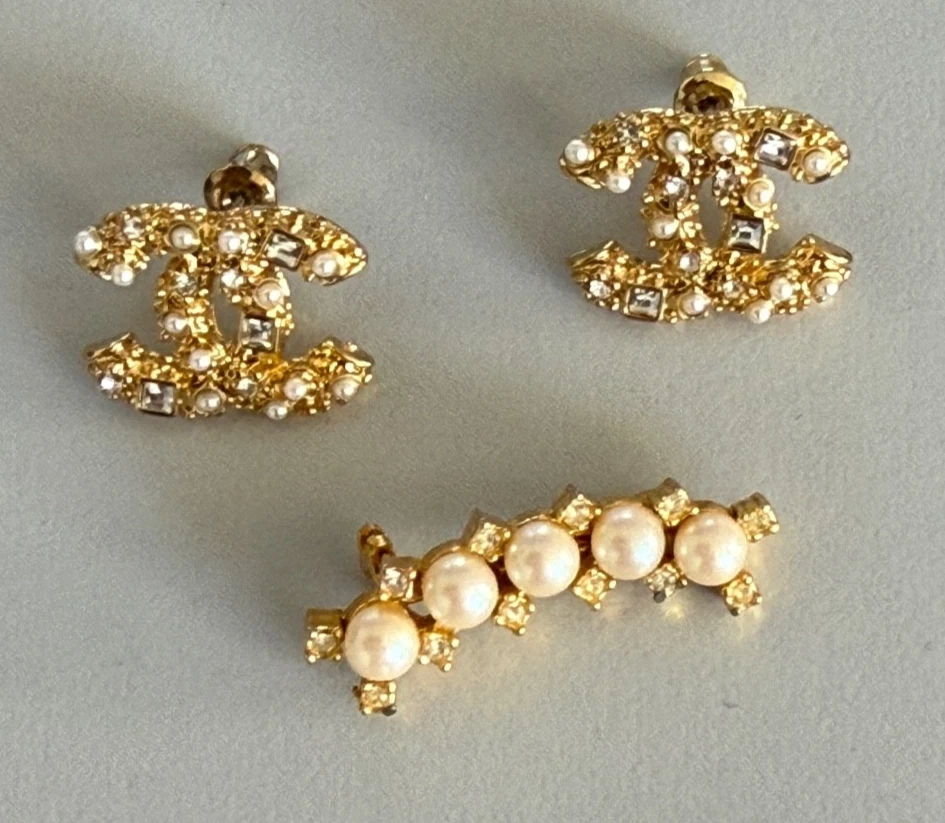 Chanel Ohrringe CC und Brosche - Top-Zustand - OVP - Bild 1 von 3