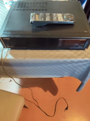 SONY SLV-777 VIDEOREGISTRATORE VHS 7 TESTINE STEREO Non Funzionante - Immagine 1 di 4