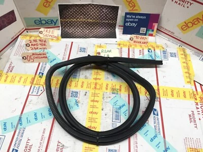 03-06 SELLO PUERTA TRASERA IZQUIERDA MITSUBISHI OUTLANDER TIRA METEOROLÓGICA CARROCERÍA BORDE MONTADO  Foto 1 de 4