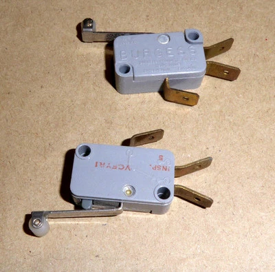 SAIA-BURGESS 2 x Burgess VCFYR1 Roller Lever Microswitch, 10A@ 125-250V AC 1/3 HP rr06