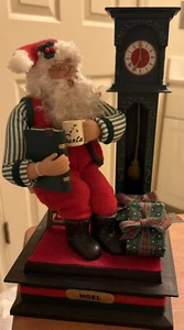 Vintage Holiday Creations musikalischer Weihnachtsmann mit Standuhr Figur, 1993 - Bild 1 von 5