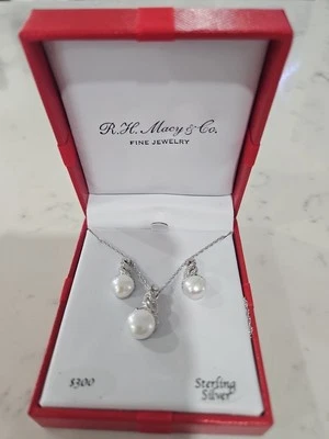 R.H. Macy & Co. JUEGO DE COLLAR Y PENDIENTES DE PERLAS Y DIAMANTES PLATA DE LEY Foto 1 de 4