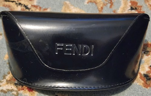 FENDI Custodia occhiali da sole neri morbidi taglia media