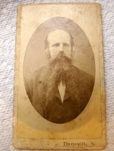 *  AWESOME ANTIQUE BUSINESSMAN PHOTO PHOTOGRAPH OF VICTORIAN MAN WITH LONG BEARD - Picture 1 of 3