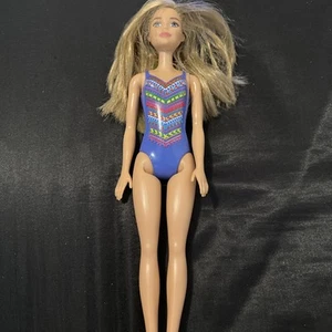Barbie Beach Doll Millie en traje de baño azul multicolor 11" 2016 - Imagen 1 de 4