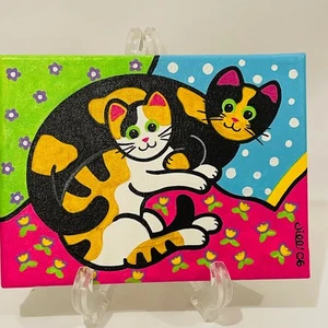 Handgemaltes Calico Kuscheln Katzen Bild signiert '06 Jill West 8X6 - Bild 1 von 4