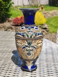 A Superb Doulton Lambeth Aesthetic Movement Vase by William Parker. Dated 1881 - Picture 1 of 11