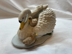 Homco Ceramic Swan with Chicks (Makers Marked) - Picture 1 of 4